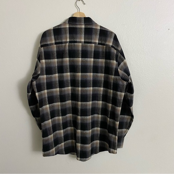 Pendleton mens button down flannel shirt - Picture 2 of 3